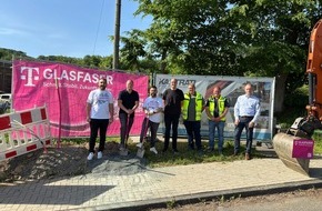 Deutsche Telekom AG: Netphen: Spatenstich f&uuml;r weiteren Glasfaserausbau