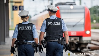 Bundespolizeidirektion München: Bundespolizeidirektion München: Streit um Sitzplatz endet im Krankenhaus -
60-jähriger Reisender ins Gesicht getreten