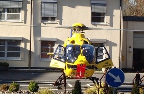 Feuerwehr Plettenberg: FW-PL: Rettungshubschrauber Christoph 25 aus Siegen landet am Krankenhaus in Plettenberg