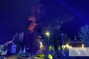 FW Wipperfürth: B4G | Lagerhallenbrand
