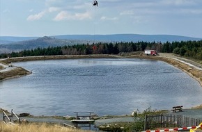 Zentrale Polizeidirektion Niedersachsen: ZPD: Schwieriger Einsatz am Brocken im Harz: "Phoenix 97" unterstützt seit Sonntag die Waldbrandbekämpfung aus der Luft