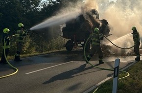 Polizei Minden-L&uuml;bbecke: POL-MI: Heuballenbrand besch&auml;ftigt Einsatzkr&auml;fte auf der Lohe