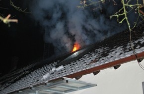 Feuerwehr Iserlohn: FW-MK: Dachstuhlbrand in der Obergrüne