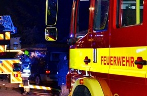 Polizei Mettmann: POL-ME: In Brand gesetzter Abfallbehälter beschädigt Unterstand für Einkaufswagen - Velbert - 2207087
