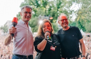 SWR - Südwestrundfunk: Begeisterte Musikfans beim "SWR3 Rheinland-Pfalz Open Air" in Mainz