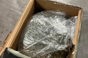 Hauptzollamt Frankfurt am Main: HZA-F: Zoll am Frankfurter Flughafen entdeckt Rauschgift in zwei Postpaketen- Ein Kilogramm Kokain und acht Kilogramm Cannabis sichergestellt