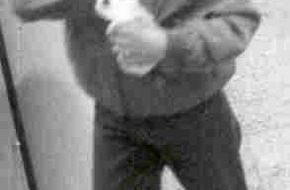 Polizeipräsidium Frankfurt am Main: POL-F: 020424 - 0476 Westend: Ergänzung zum Polizeibericht vom 23.04.2002, Nr. 0471: Bewaffneter Raubüberfall auf Bankfiliale.