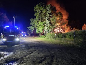 FW Speyer: Gastst&auml;tte in Speyer brennt vollst&auml;ndig aus - 84 Einsatzkr&auml;fte im Einsatz