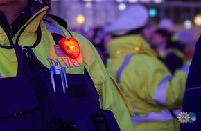 Kreispolizeibeh&ouml;rde Wesel: POL-WES: Wesel- Gl&uuml;hw&uuml;rmchenaktion der Verkehrssicherheitsberatung f&uuml;r mehr Sichtbarkeit und Sicherheit