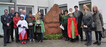 Polizeipräsidium Westpfalz: POL-PPWP: Sternsinger besuchen Polizei