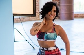 Skechers USA Deutschland GmbH: Skechers veröffentlicht Behind the Scenes Fotos und Videos der neuen Demi Lovato Kampagne