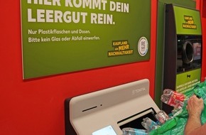 Kaufland: Großer Wurf am laufenden Band: Kaufland testet innovativen Leergutautomaten, der PET-Flaschen und Dosen beim gesammelten Einschütten direkt abtransportiert und verarbeitet