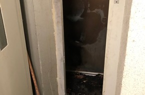 Feuerwehr Erkrath: FW-Erkrath: Brennender Aufzug verraucht Treppenraum eines Mehrfamilienhauses