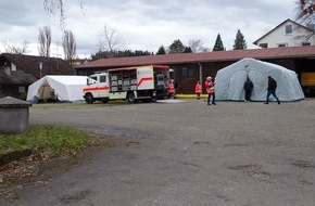 Kreisfeuerwehrverband Calw e.V.: KFV-CW: Bei Abbrucharbeiten Gastank aufgerissen / Feuerwehr Calw wendet in herausforderndem Einsatz eine Katastrophe ab