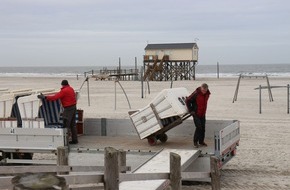 Tourismus-Zentrale St. Peter-Ording: Saisoner&ouml;ffnung in St. Peter-Ording - die Strandkorbsaison beginnt