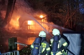 Feuerwehr Drolshagen: FW Drolshagen: Gartenhütte nahe Schrebershof in Vollbrand