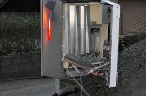 Polizei Rheinisch-Bergischer Kreis: POL-RBK: Odenthal - Zigarettenautomat aufgesprengt