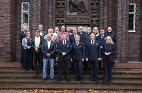Polizeipräsidium Recklinghausen: POL-RE: Kreis Recklinghausen/Bottrop: 40-jährige Dienstzeitehrungen durch Polizeipräsidentin Friederike Zurhausen