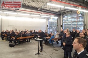 Feuerwehr Plettenberg: FW-PL: Feuerwehrfahrzeugübergabe. Plettenberger Feuerwehr erhält 2 neue Löschgruppenfahrzeuge