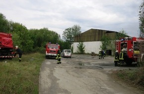 Feuerwehr der Stadt Arnsberg: FW-AR: Brennender LKW-Reifen sorgt für starke Rauchentwicklung am Arnsberger Bahnhof