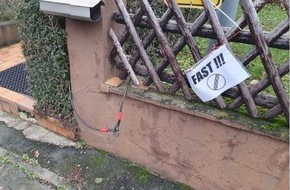 Polizeidirektion Wittlich: POL-PDWIL: Diebstahl eines sogenannten Streetbuddy und Zurücklassen eines Schildes