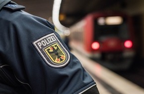 Bundespolizeiinspektion Hamburg: BPOL-HH: Lebensgefahr: Mann sammelt im laufenden Bahnverkehr Pfandflaschen in den Gleisen- Bundespolizei warnt eindringlich vor lebensgefährlichem Verhalten an Bahnanlagen-