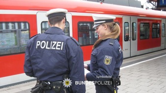 Bundespolizeidirektion München: Bundespolizeidirektion München: Jugendlicher stürzt nach Schlag ins Gleis - Tatverdächtiger in Untersuchungshaft