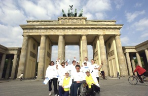Aral AG: Aral Charity Walk 2004 / 150.000 Euro für den Behindertensport / Zweiter Aral Spendenlauf endete in Berlin nach rund 2.000 Kilometern quer durch Deutschland