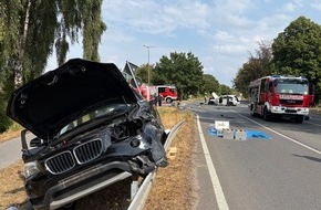 Feuerwehr Moers: FW Moers: Zwei Verletzte bei Verkehrsunfall auf der Venloer Stra&szlig;e