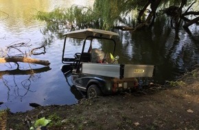 Feuerwehr Frankfurt am Main: FW-F: Golf-Cart aus Ostparkweiher geborgen
