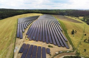 SENS, Iqony Solar Energy Solutions Gruppe: SENS bringt 36 MWp ins Bitburger Land: zwei schlüsselfertige Solarparks in Bettingen & Halsdorf werden an Trianel übergeben