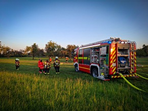 KFV Bodenseekreis: Ballenpresse in Vollbrand in Hefigkofen