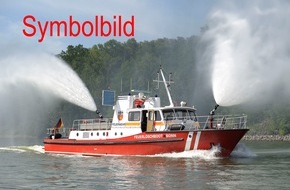 Feuerwehr und Rettungsdienst Bonn: FW-BN: Rauchwolke wegen Motorschaden in Frachtschiff sorgt für Feuerwehreinsatz auf dem Rhein