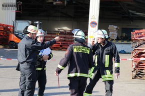 FW-MK: Stechender Geruch in einer Firma ruft Feuerwehr auf den Plan