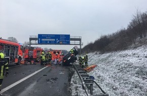 Polizei Münster: POL-MS: Über Eisplatte geschleudert und überschlagen - Autofahrer auf der A 1 schwer verletzt