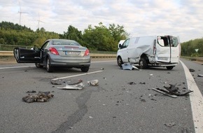 Kreispolizeibehörde Rhein-Kreis Neuss: POL-NE: Autofahrerin wird bei Unfall schwer verletzt