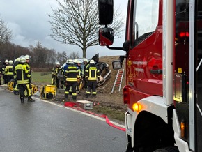 KFV Bodenseekreis: Verkehrsunfall: Feuerwehr befreit Fahrerin aus Zwangslage
