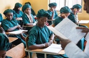 Stiftung Menschen für Menschen Schweiz: Aufbruchstimmung in Äthiopien / Menschen für Menschen trägt zum Aufbruch bei: Ärmste Mütter erhalten Berufsausbildung