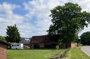 Polizeiinspektion Stade: POL-STD: Kutenholz-Essel: Wohnmobil stoppt im Garten