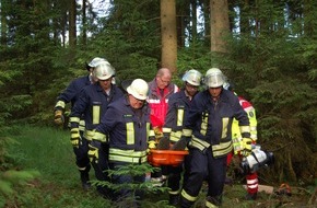 Feuerwehr Kirchhundem : FW-OE: Wald und Holz NRW, Feuerwehr und Rettungsdienst probten Forst-Notrufsystem