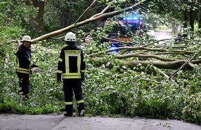 Kreisfeuerwehrverband Rendsburg-Eckernförde: FW-RD: Orkantief "Poly" beschert Feuerwehren zahlreiche Einsätze