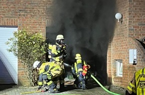 Feuerwehr Haan: FW-HAAN: Brand in einer Garage