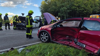 Feuerwehren VG Westerburg: FW VG Westerburg: Zusammensto&szlig; im Kreuzungsbereich - PKW-Insassen kommen mit dem Schrecken davon