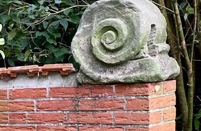 Polizeiinspektion Aurich/Wittmund: POL-AUR: Greetsiel - Historischer Stein wurde gestohlen
