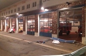 Polizei Hagen: POL-HA: In Feuerwehrwache eingebrochen und mit Dienstwagen geflüchtet
