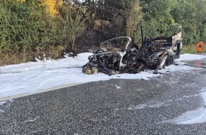 Polizeidirektion L&uuml;beck: POL-HL: Schashagen/Ostholstein Wohnmobil f&auml;ngt w&auml;hrend Fahrt an zu brennen - Autobahn gesperrt