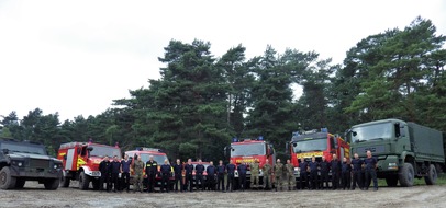 Feuerwehr Detmold: FW-DT: Feuerwehr Detmold absolviert Geländefahrtraining