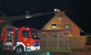 Polizeiinspektion Nienburg / Schaumburg: POL-NI: Blitz schlägt in Dachstuhl ein -Bild im Download-