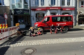 Freiwillige Feuerwehr Hennef: FW Hennef: Siegtal pur - Feuerwehr mit 35 Kräften präsent