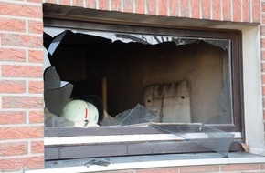 Freiwillige Feuerwehr Menden: FW Menden: Brand im Gebäude in Hüingsen